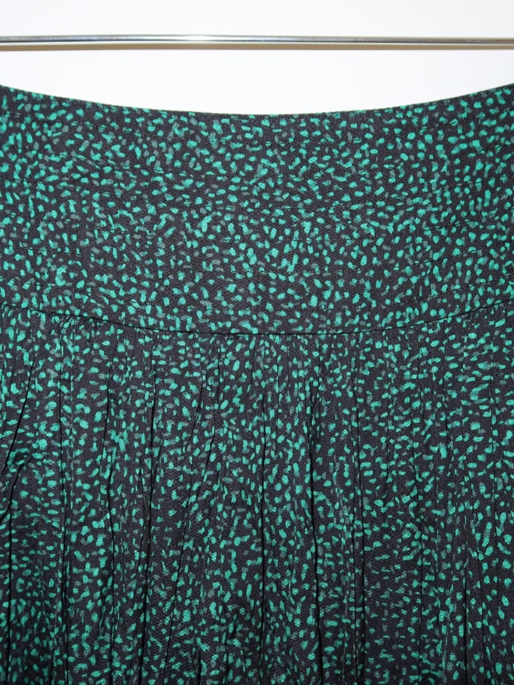 Banana Republic Green and Black Polka Dotted A line Mini Skirt Size 10 - Picture 3 of 7